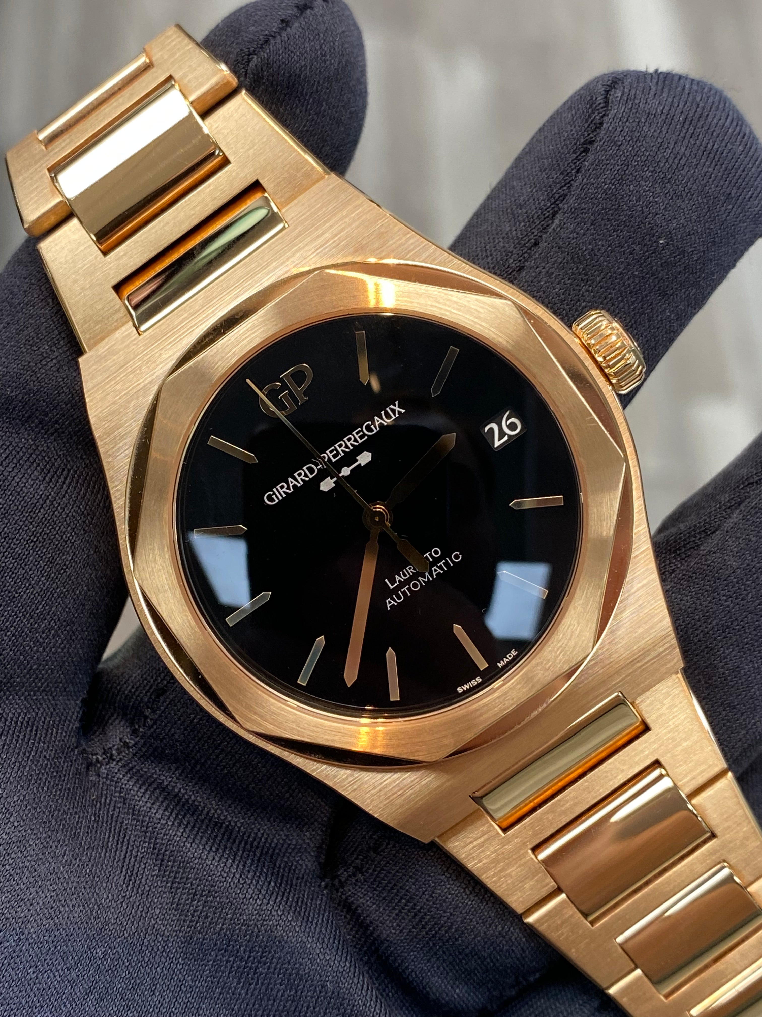 GIRARD PERREGAUX Laureato 81010-52-3118-1CM