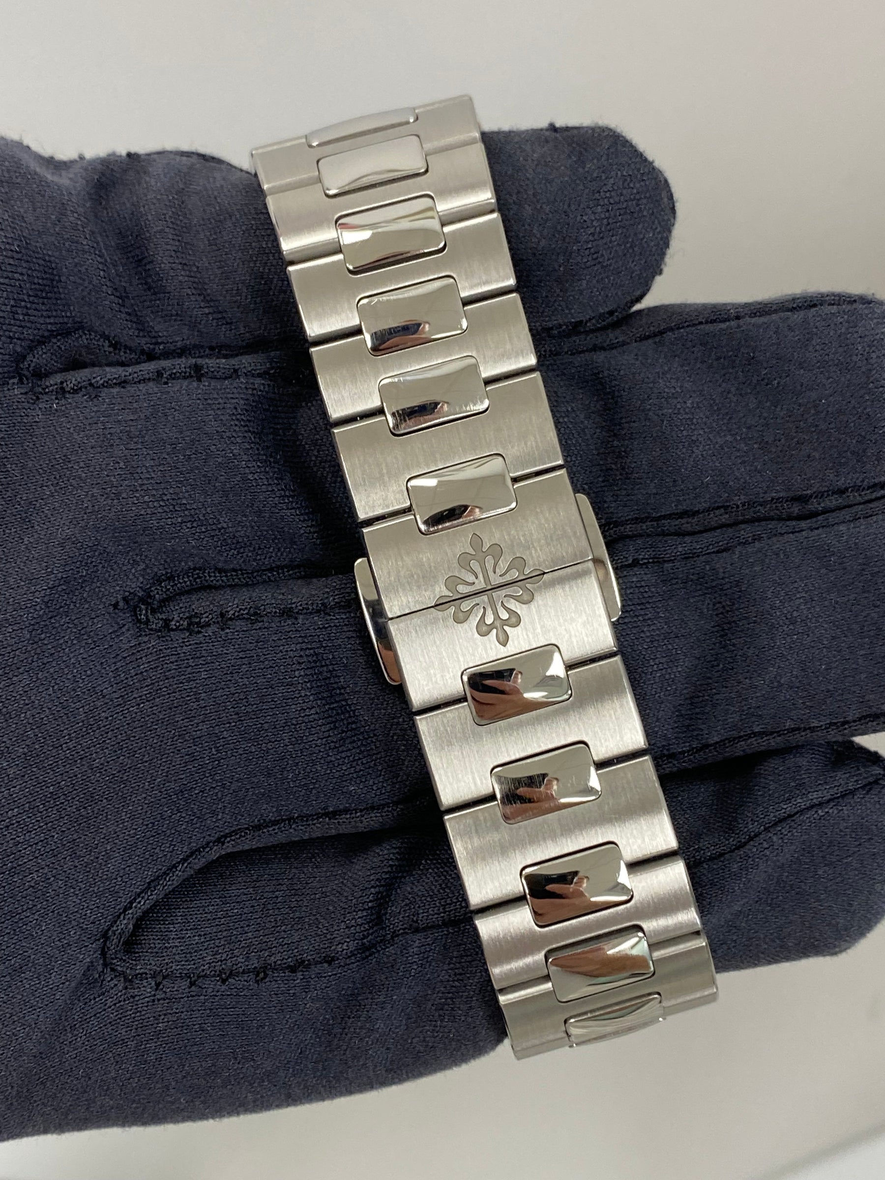 Patek Philippe Cubitus 5821/1A-001 Complete 2024