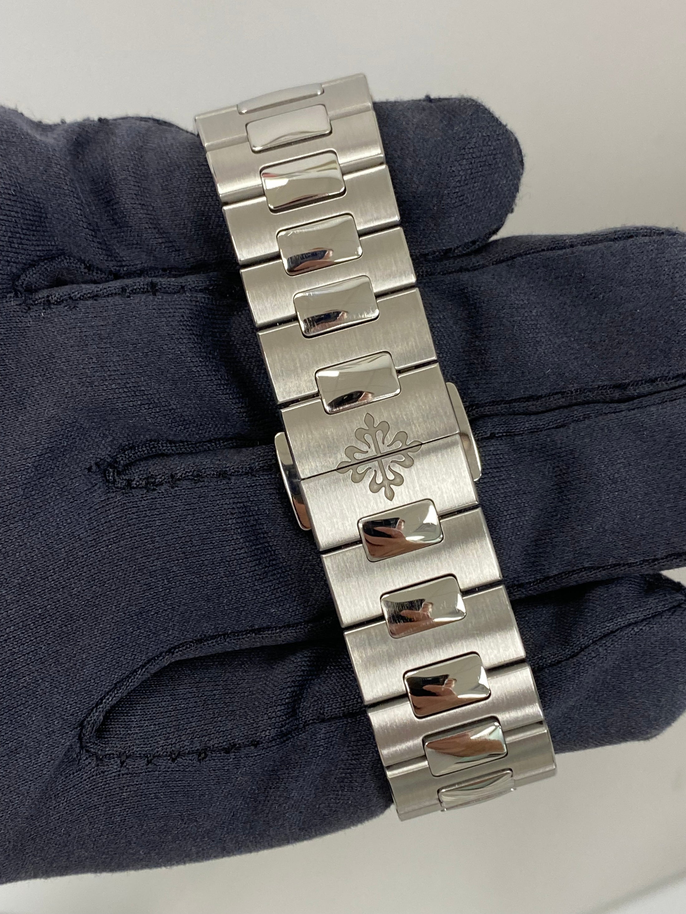 Patek Philippe Cubitus 5821/1A-001 Complete 2024