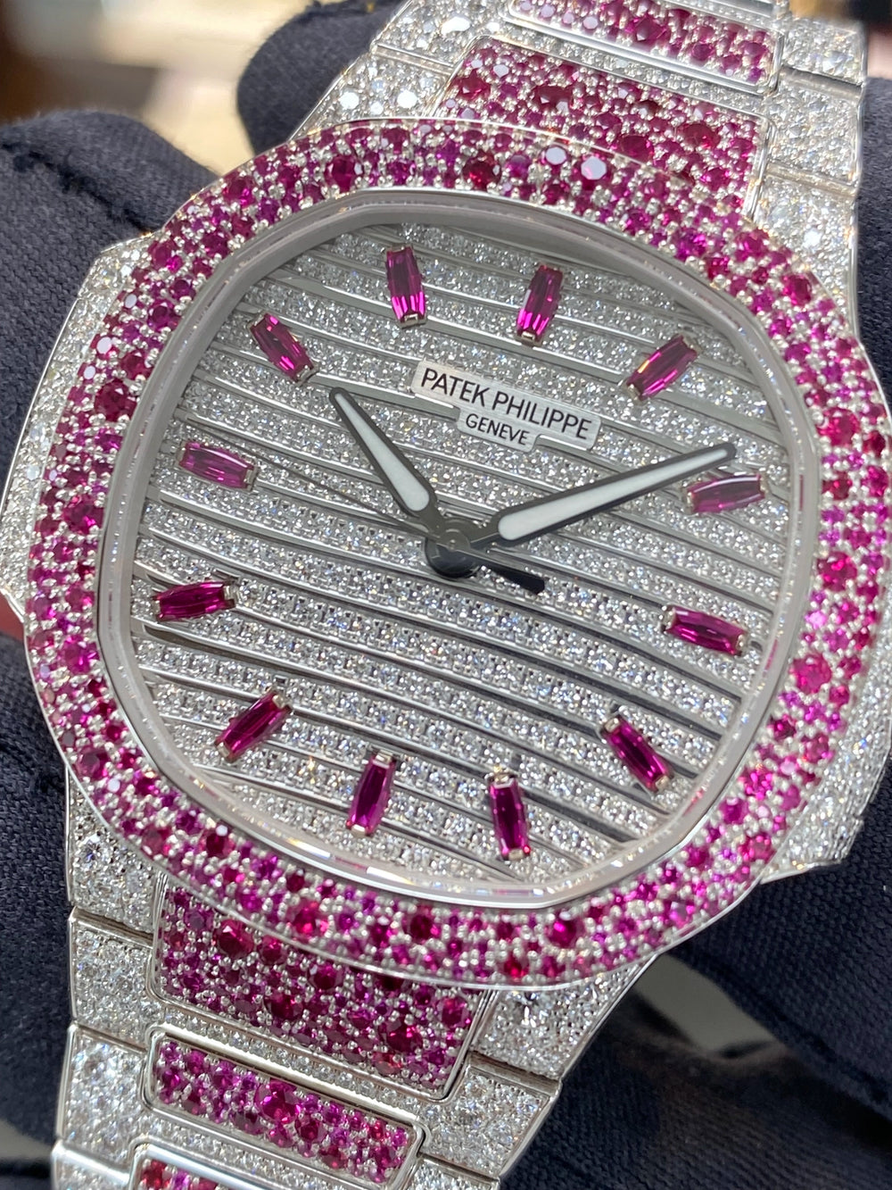Patek Philippe Ladies Nautilus 7118/1452G — listing photograph