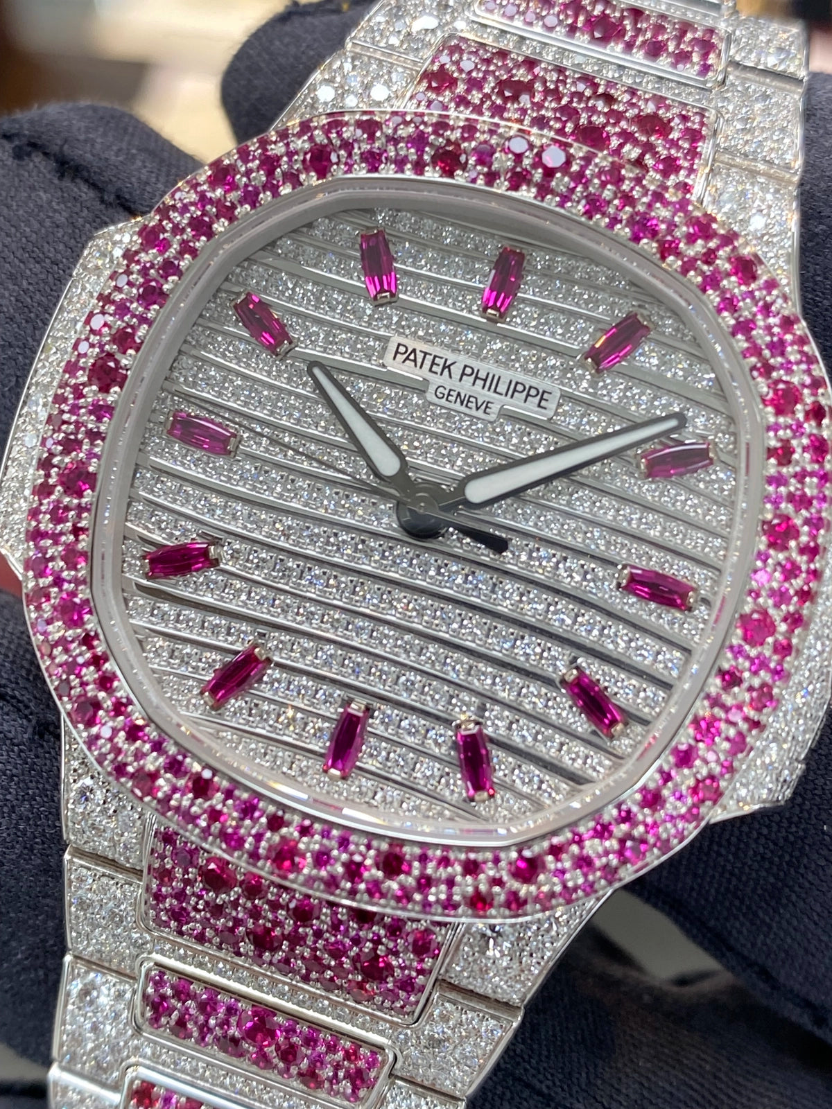 Patek Philippe Ladies Nautilus 7118/1452G — listing photograph
