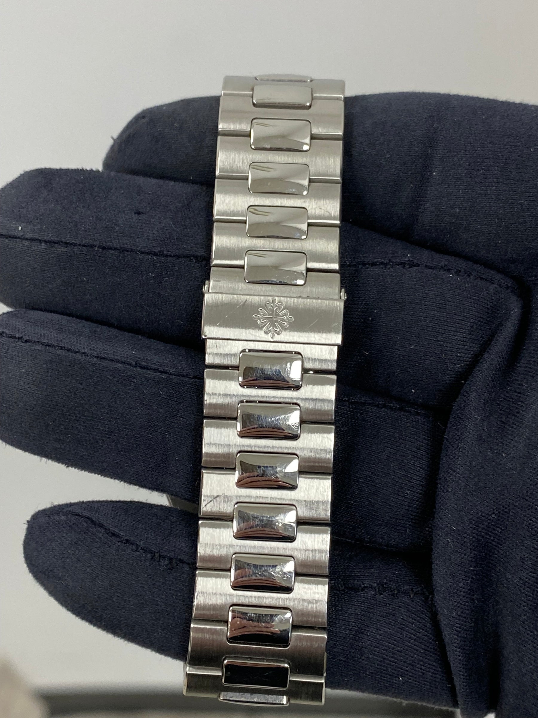 Patek Philippe Nautilus 5712/1A-001 Papers 2007