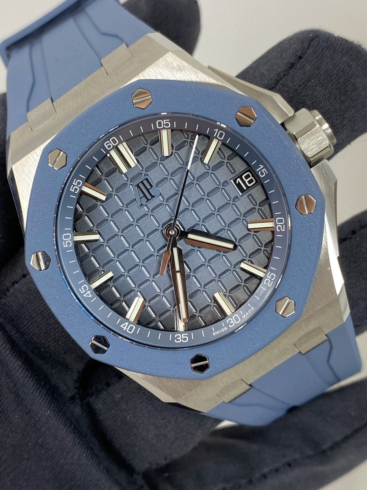 Audemars Piguet Offshore Selfwinding 15605SK.OO.A350CA.01 — listing photograph