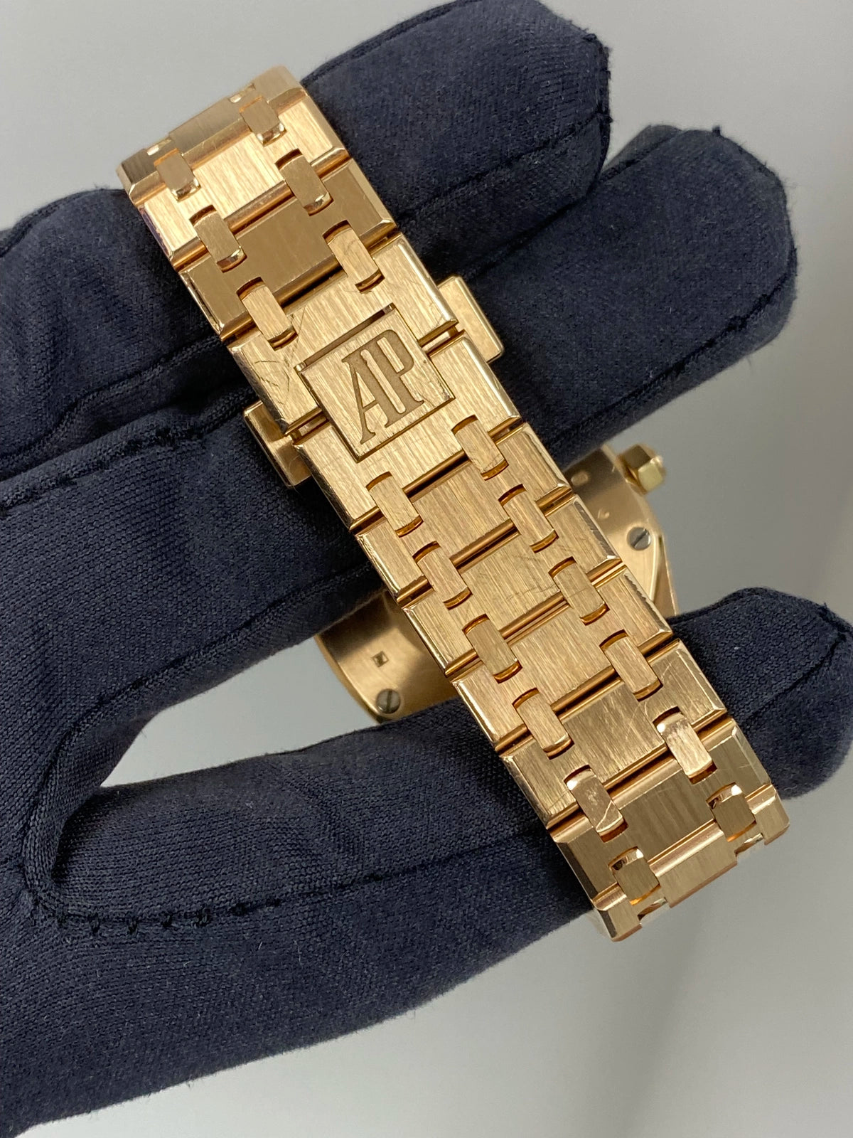 Audemars Piguet Royal Oak Quartz Ladies 67650OR.OO.1261OR.01 — listing photograph