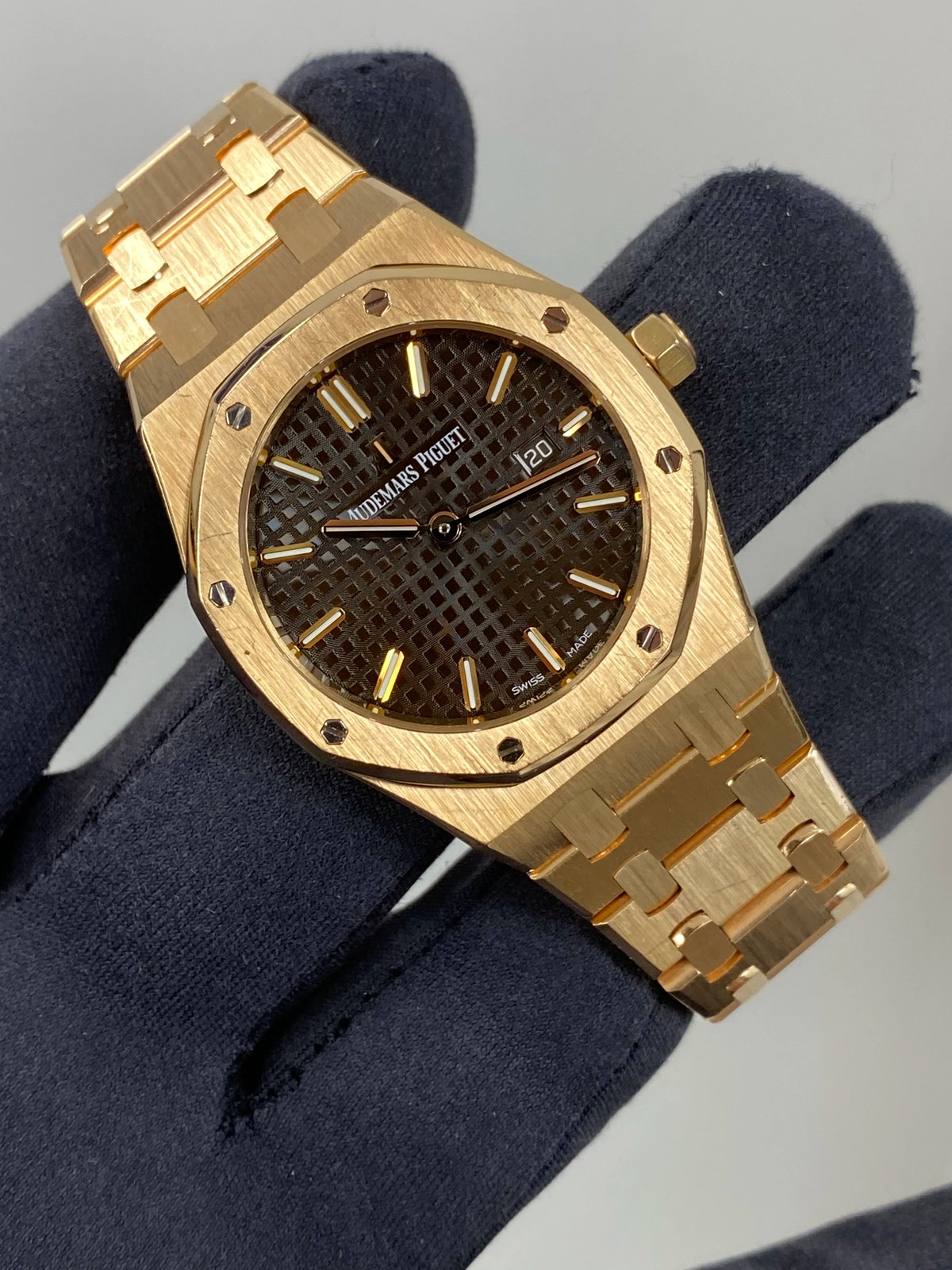 Audemars Piguet Royal Oak Quartz Ladies 67650OR.OO.1261OR.01 — listing photograph