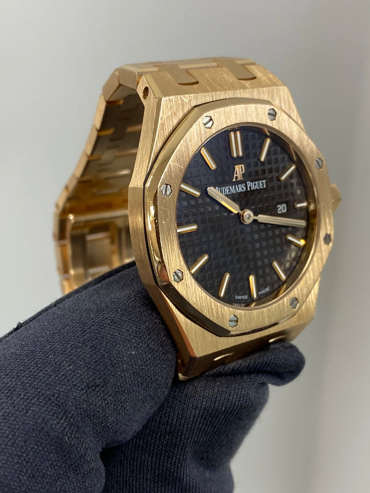 Audemars Piguet Royal Oak Quartz Ladies 67650OR.OO.1261OR.01 — listing photograph
