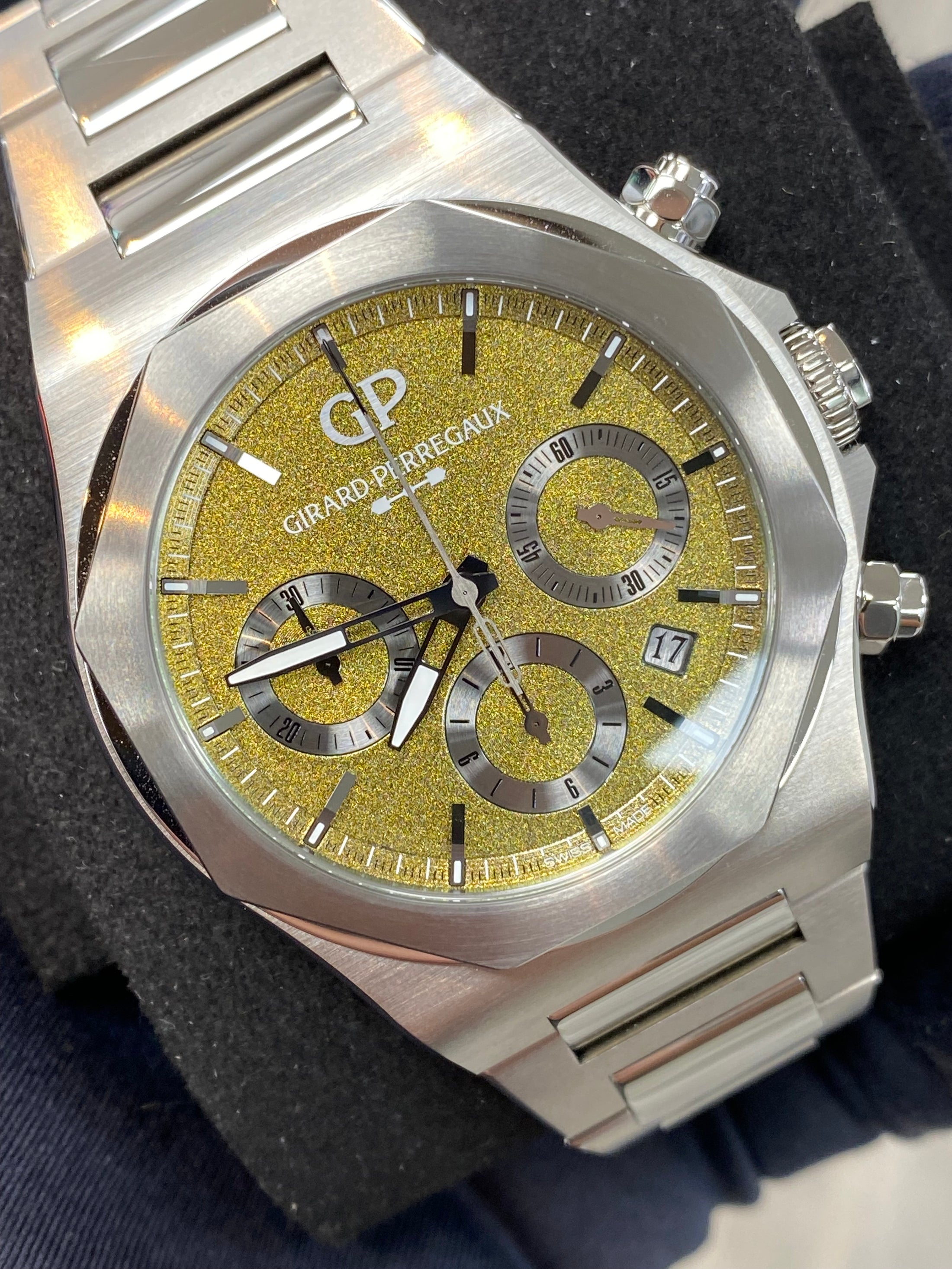 Girard Perregaux Laureato Chronograph 81020-21-3398-1CM Complete 2025