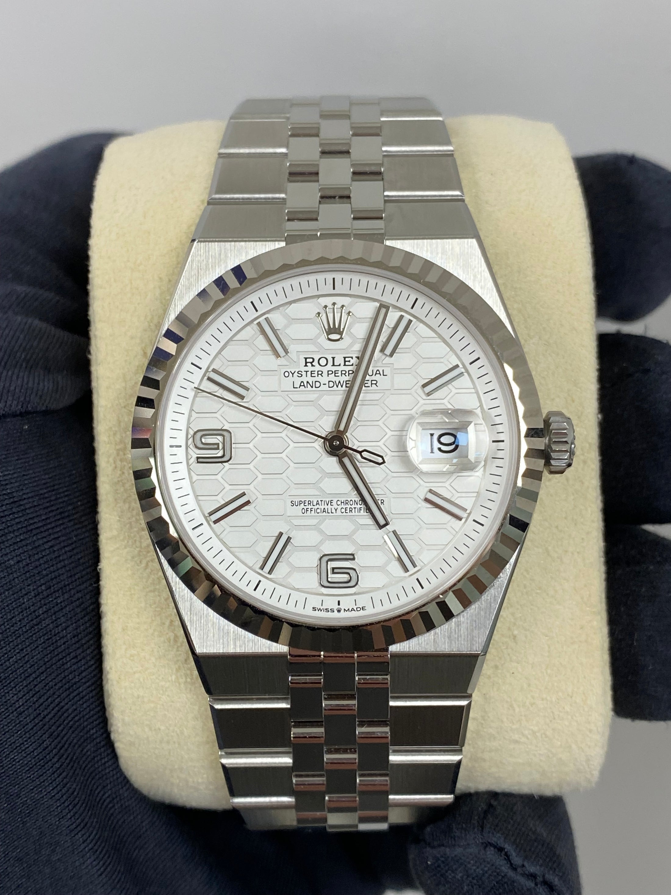 Rolex Land-Dweller 40 127334 Card 2026