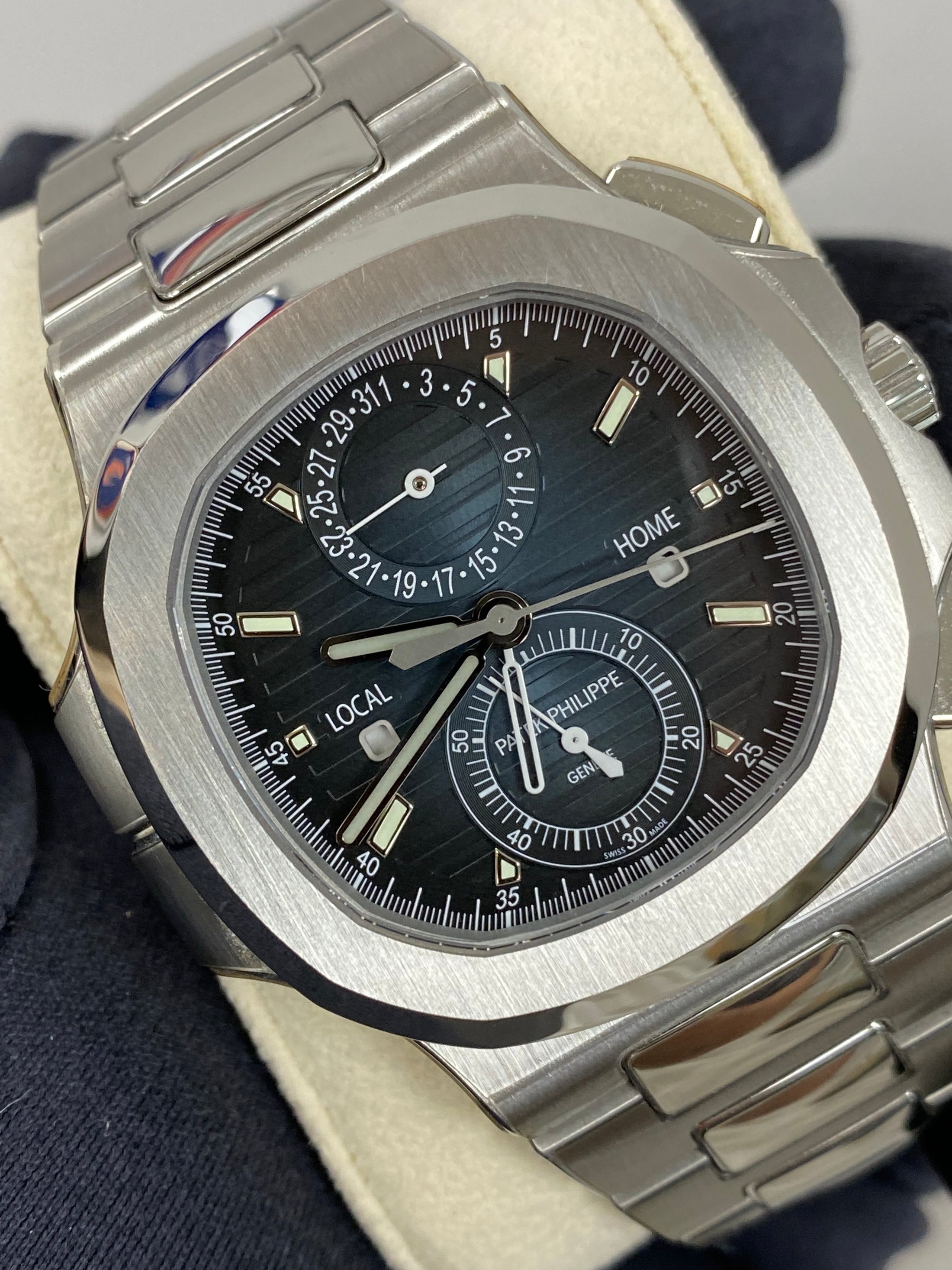 Patek Philippe Nautilus 5990/1A-011 Complete 2024