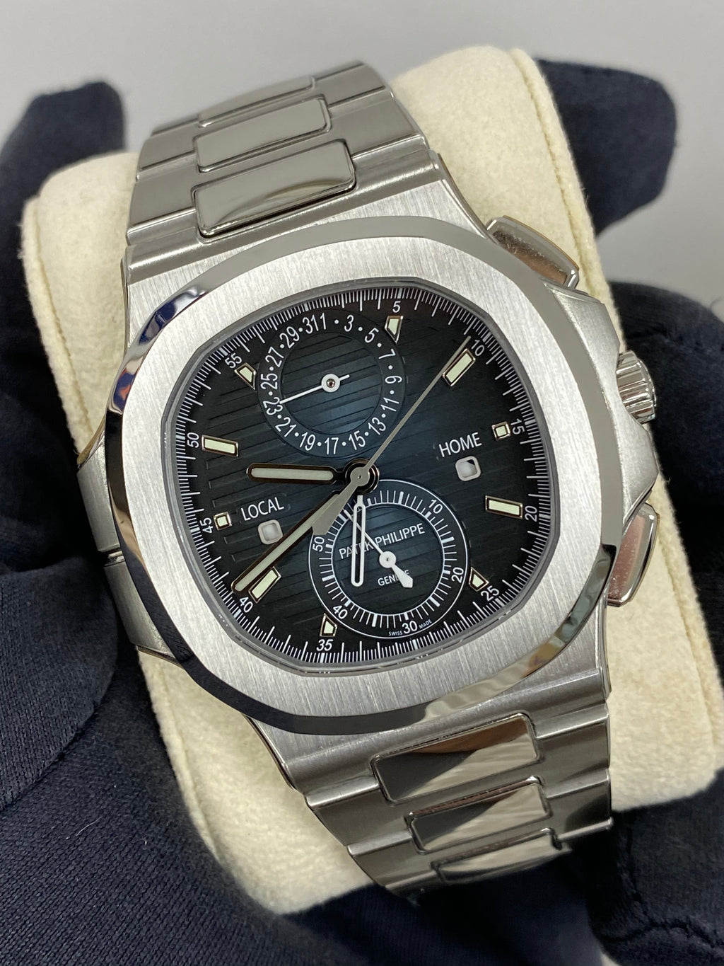 Patek Philippe Nautilus 5990/1A-011 Complete 2024