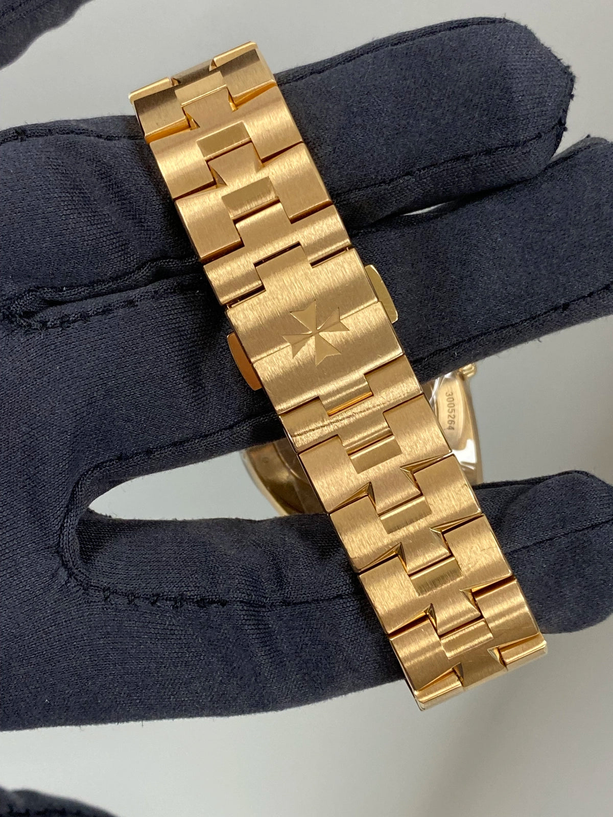 Vacheron Constantin Overseas 1225V/200R-H031 — listing photograph