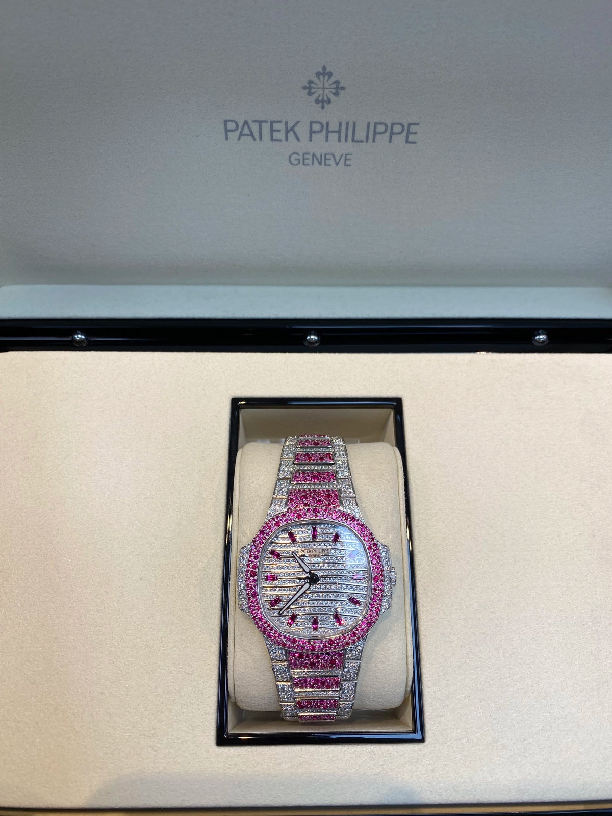 Patek Philippe Ladies Nautilus 7118/1452G — listing photograph