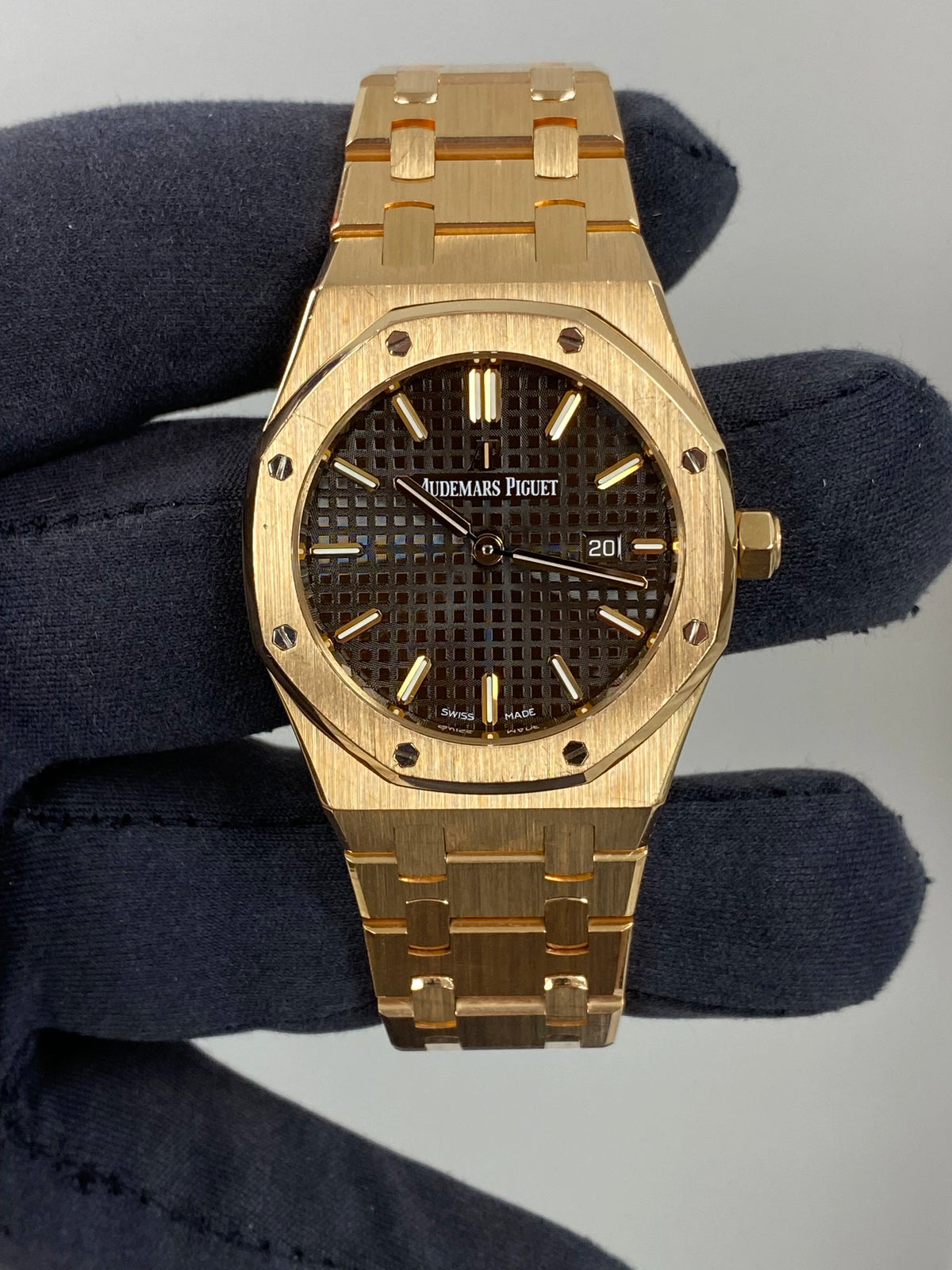 Audemars Piguet Royal Oak Quartz Ladies 67650OR.OO.1261OR.01 — listing photograph