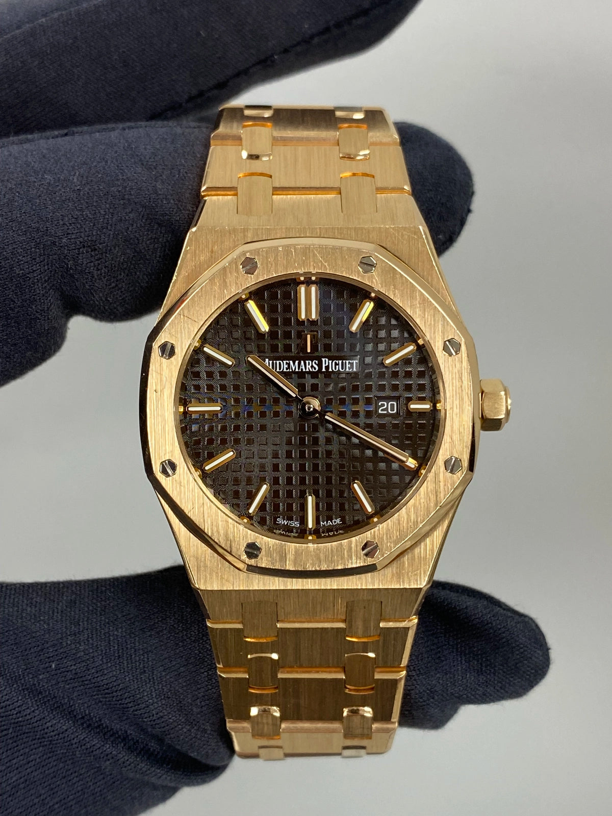 Audemars Piguet Royal Oak Quartz Ladies 67650OR.OO.1261OR.01 — listing photograph
