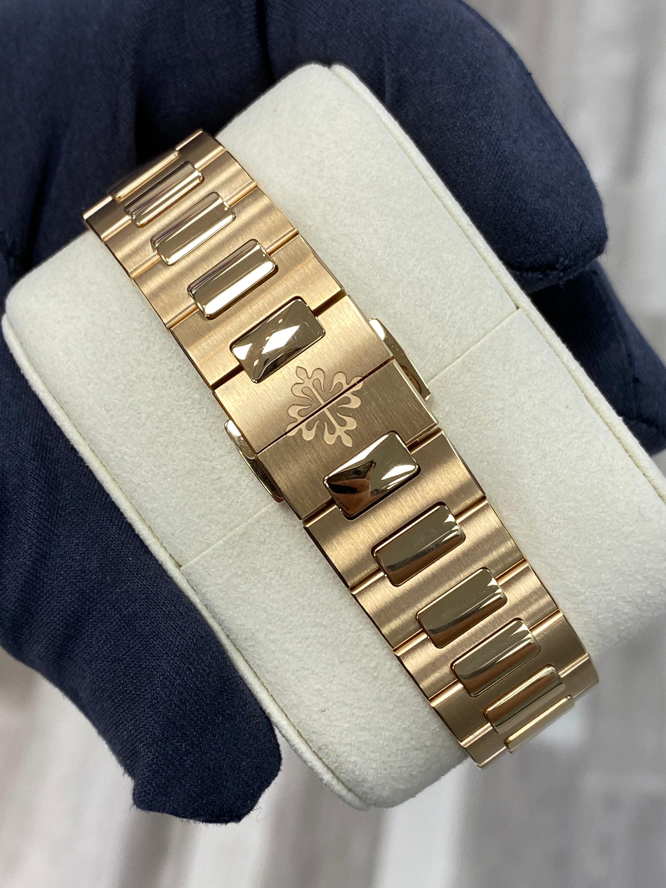 Patek Philippe Ladies Nautilus 7118/1200R-001 Complete 2026