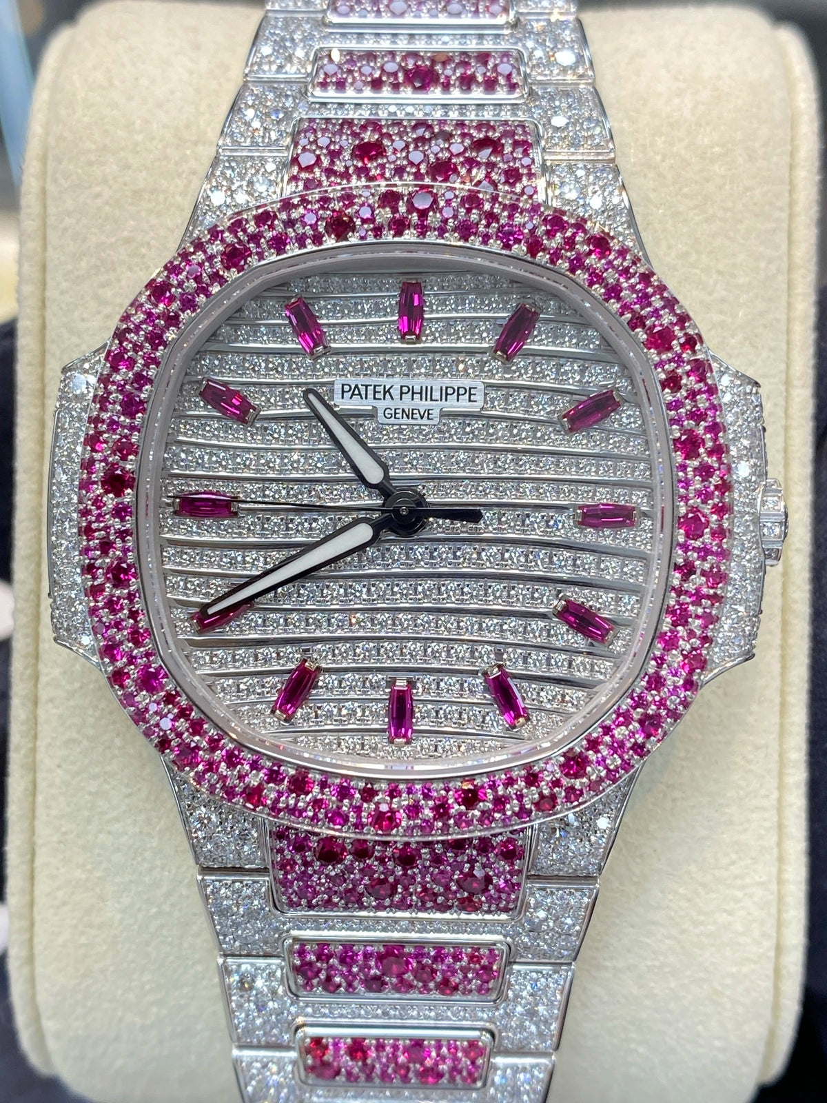 Patek Philippe Ladies Nautilus 7118/1452G — listing photograph