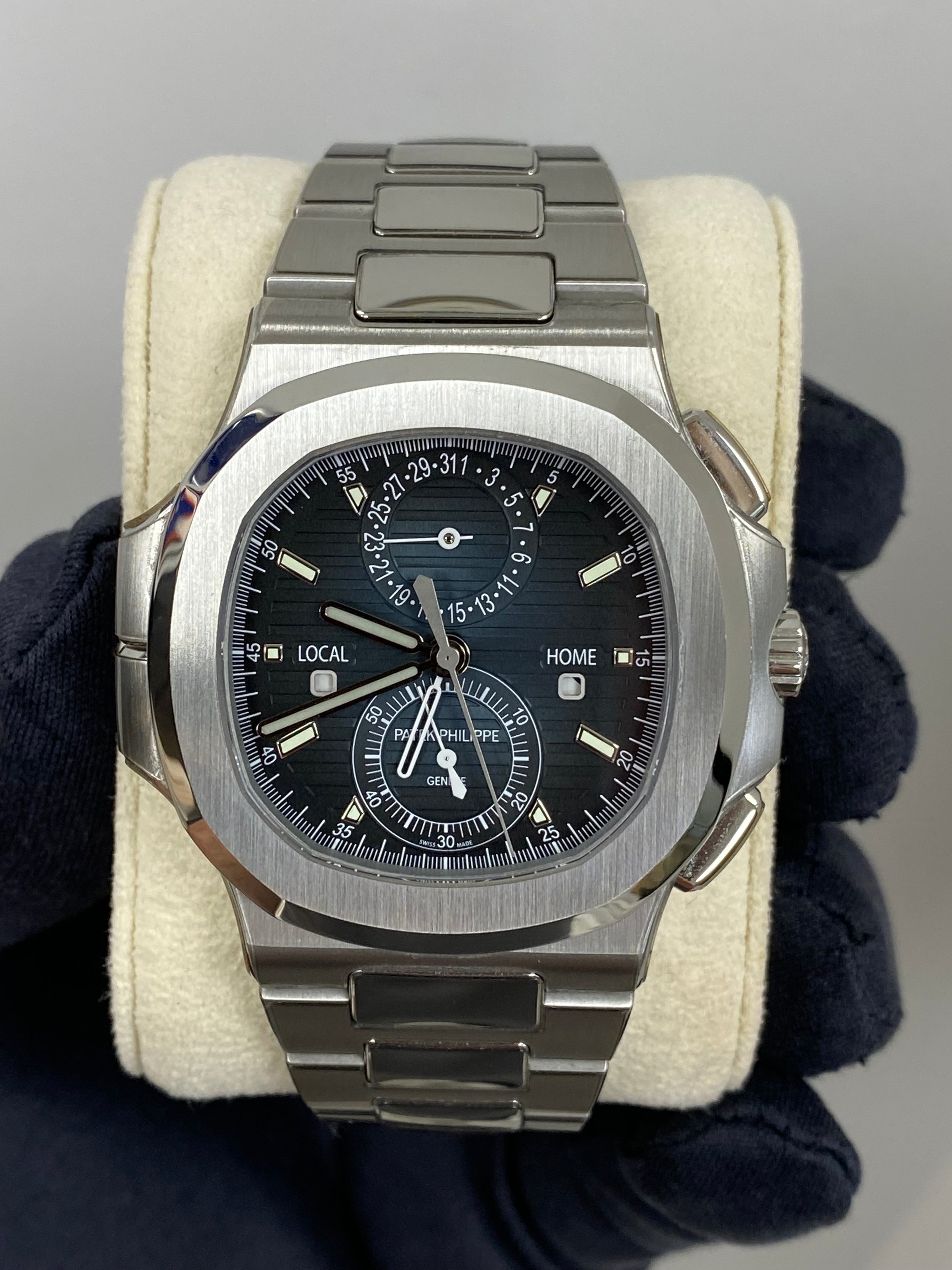 Patek Philippe Nautilus 5990/1A-011 Complete 2024
